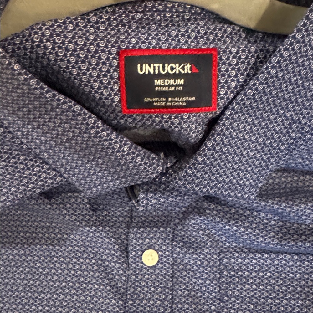 UNTUCKit Short-Sleeve Button-Down Shirt in Navy with Micro Dot- Medium - Picture 2 of 3